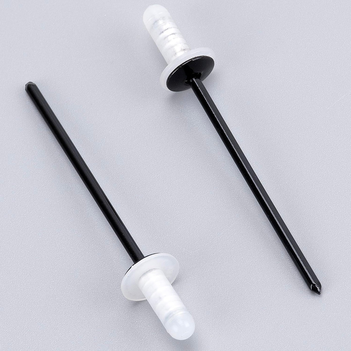 90269-04053 9026904053 Windshield Side Molding Aluminum Rivet (Black) with Plastic Cap for Toyota Land Cruiser & LX470 1998-2007