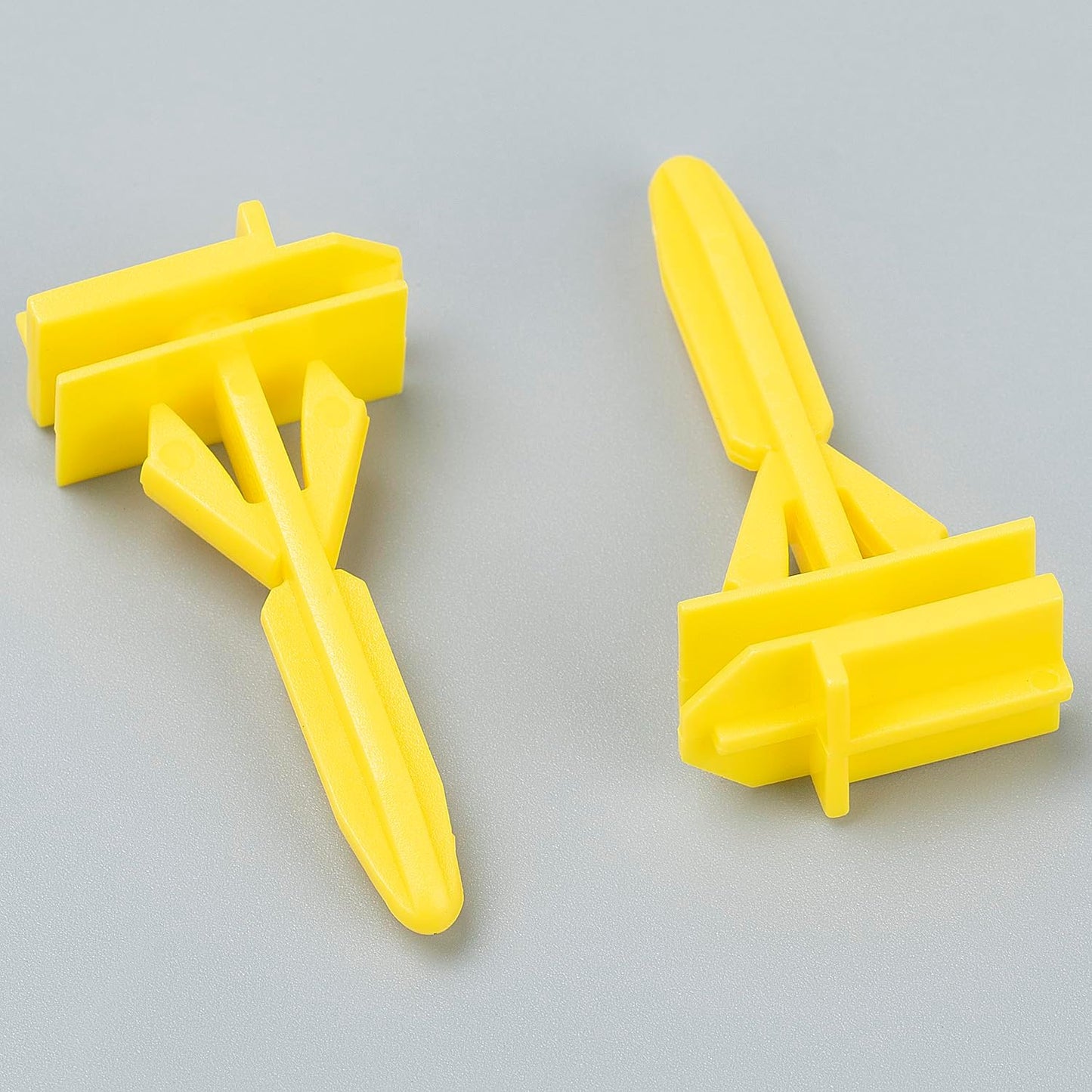 11589244 11569973 Rocker Panel Moulding Clip with Sealer for GM